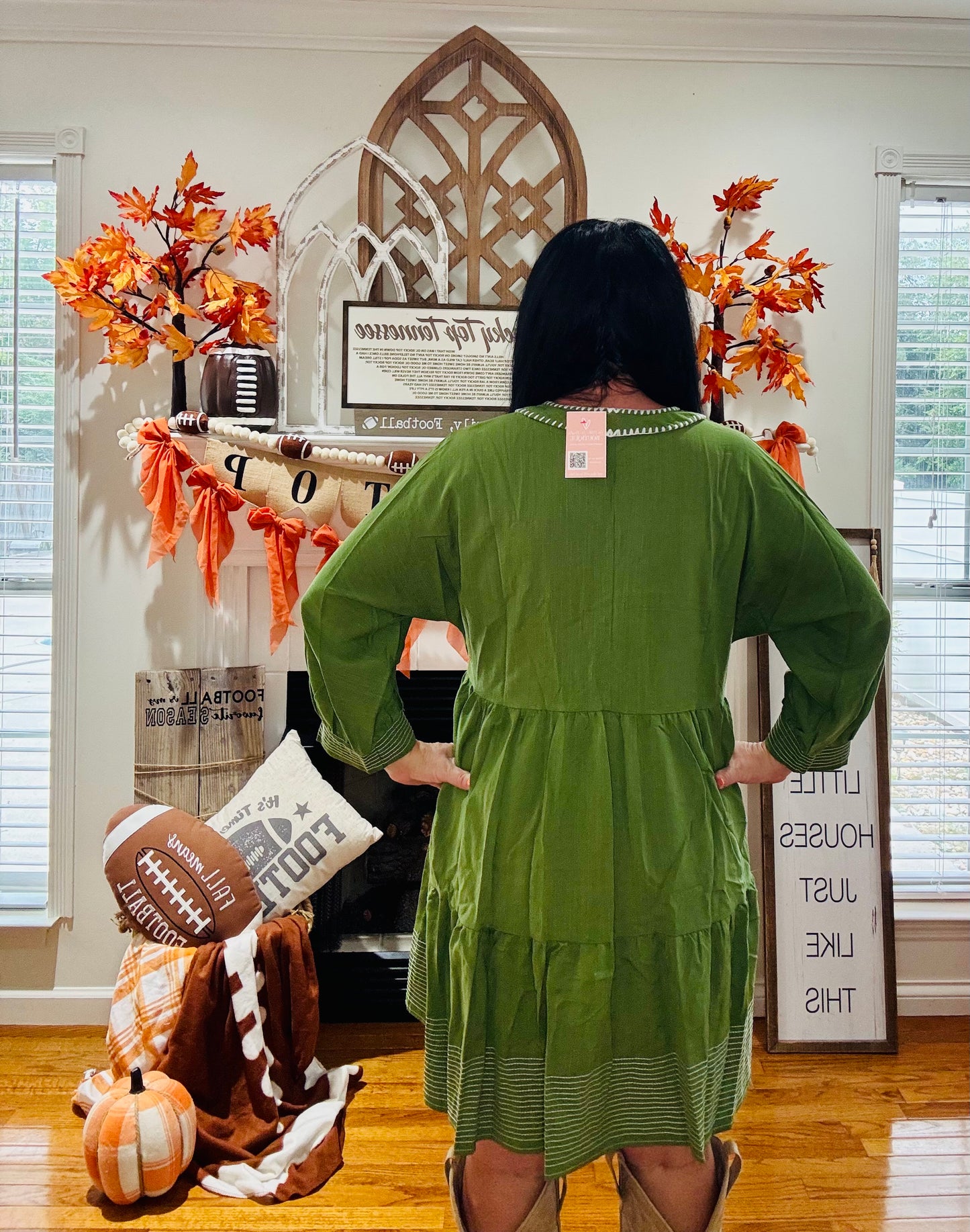 Jungle Green Contrast Stitched V Neck 3/4 Sleeve Tiered Mini Dress