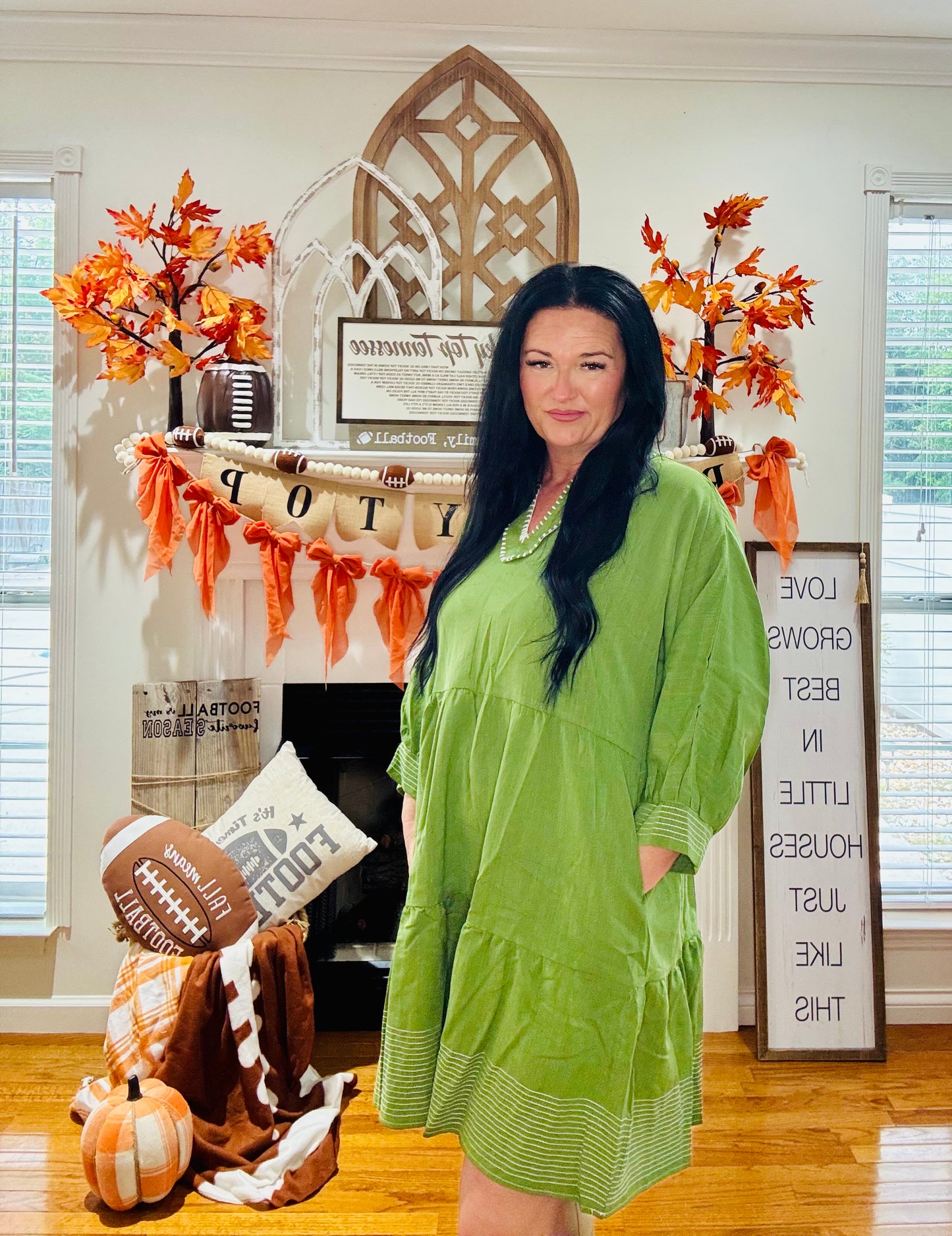 Jungle Green Contrast Stitched V Neck 3/4 Sleeve Tiered Mini Dress